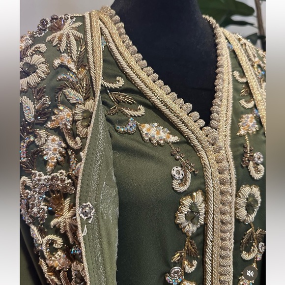 Royal green takchita morrocan caftan worn once No signs of wear or tear Size 2-4 - Picture 3 of 6